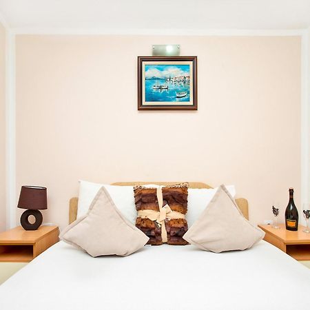 Apartments Mik5 - Famous Beach Jaz Budva Exteriör bild