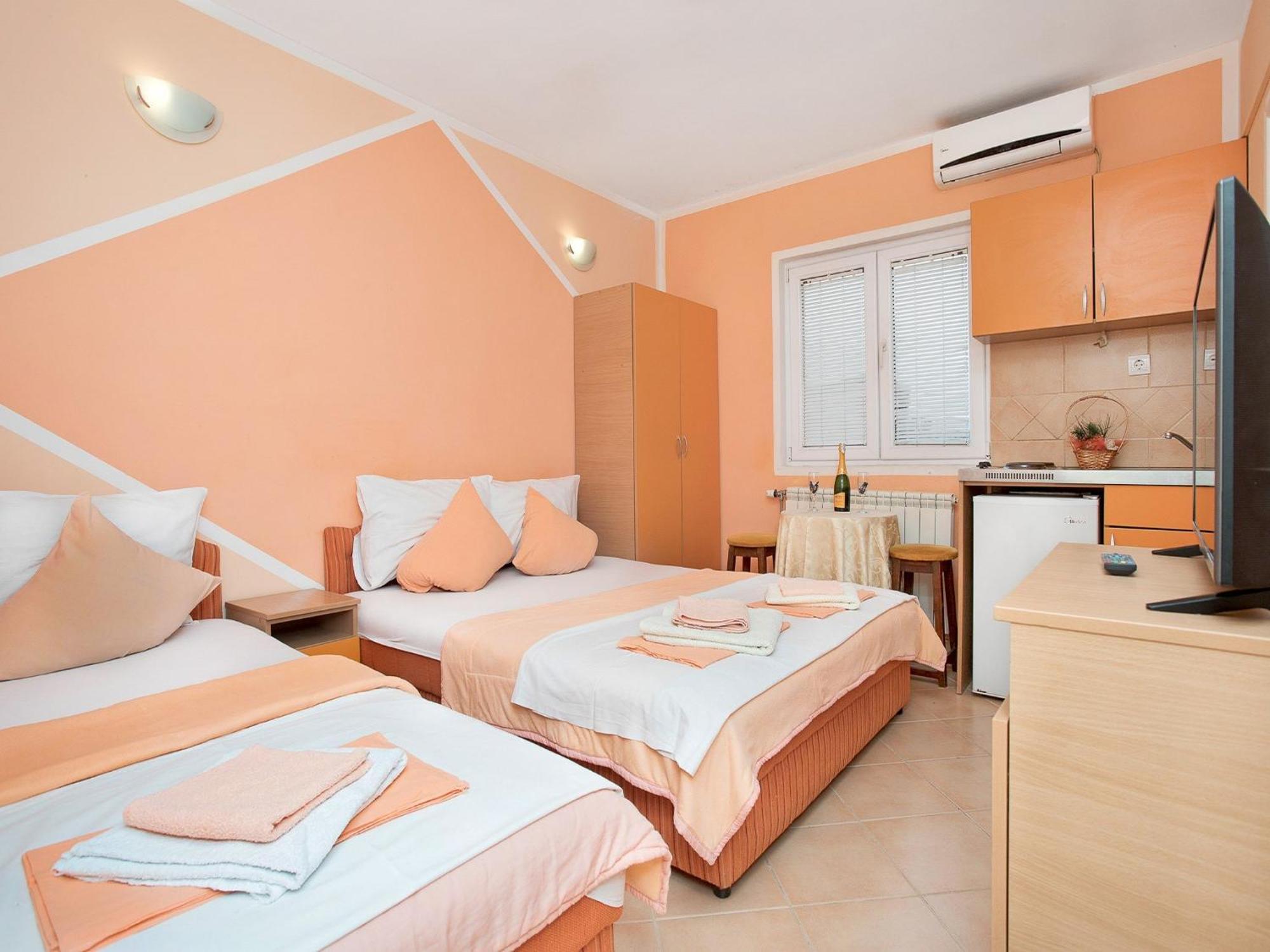 Apartments Mik5 - Famous Beach Jaz Budva Rum bild